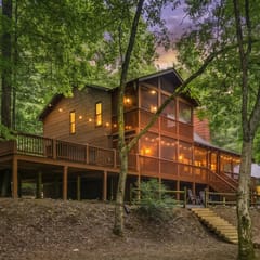 Riverfront Cabin: Hot Tub, Sauna, Arcade & Views